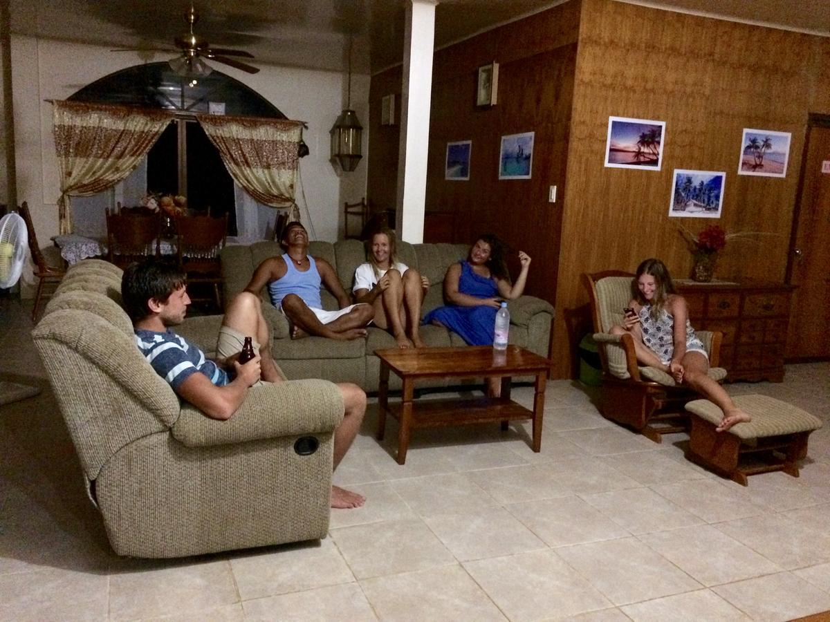 Fat Monkey Hostel Coron Bagian luar foto