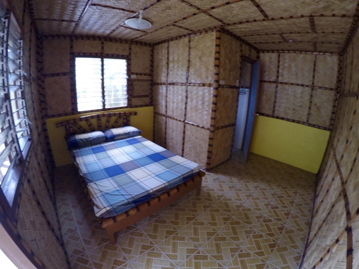 Fat Monkey Hostel Coron Bagian luar foto