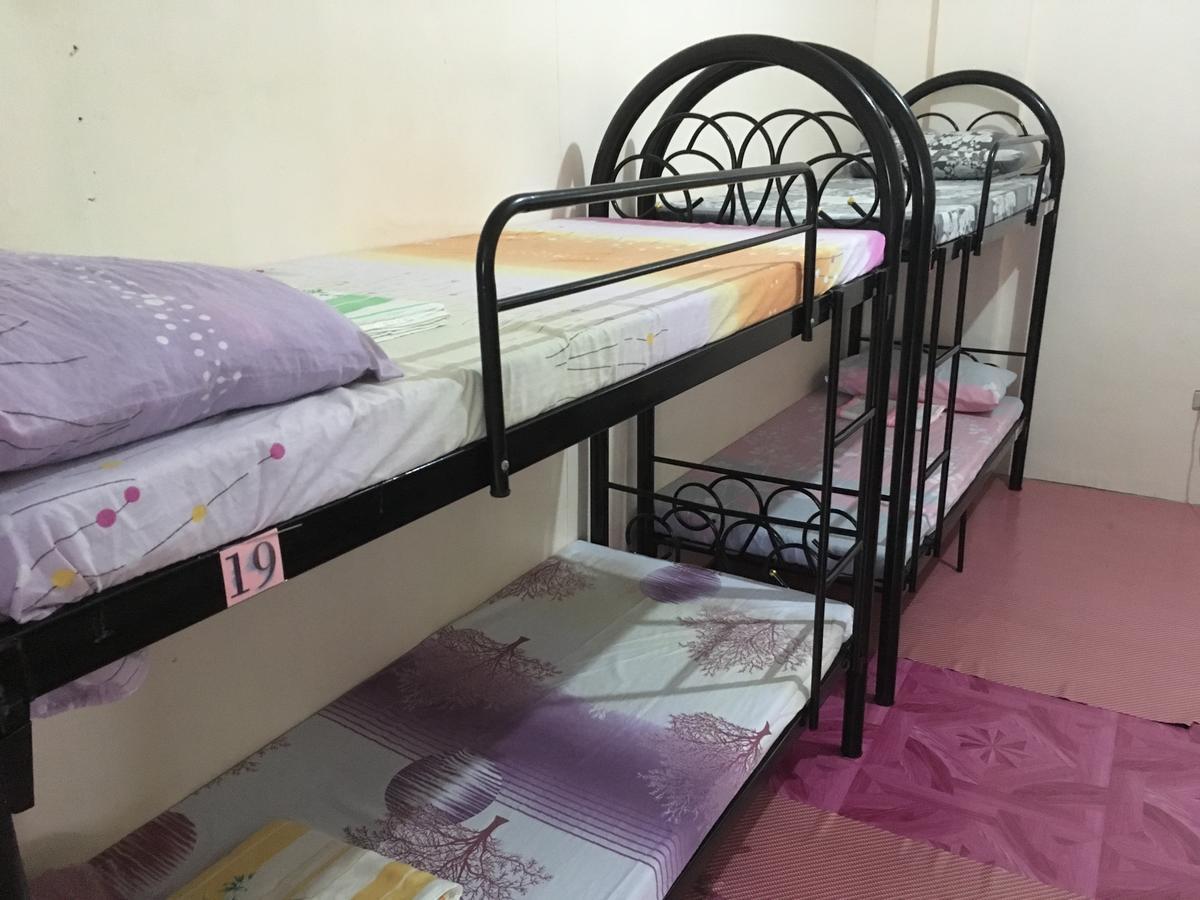 Fat Monkey Hostel Coron Bagian luar foto