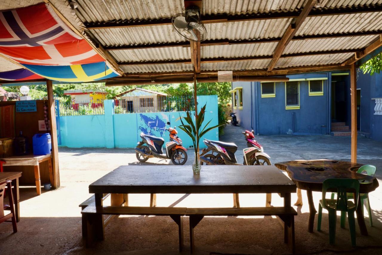 Fat Monkey Hostel Coron Bagian luar foto