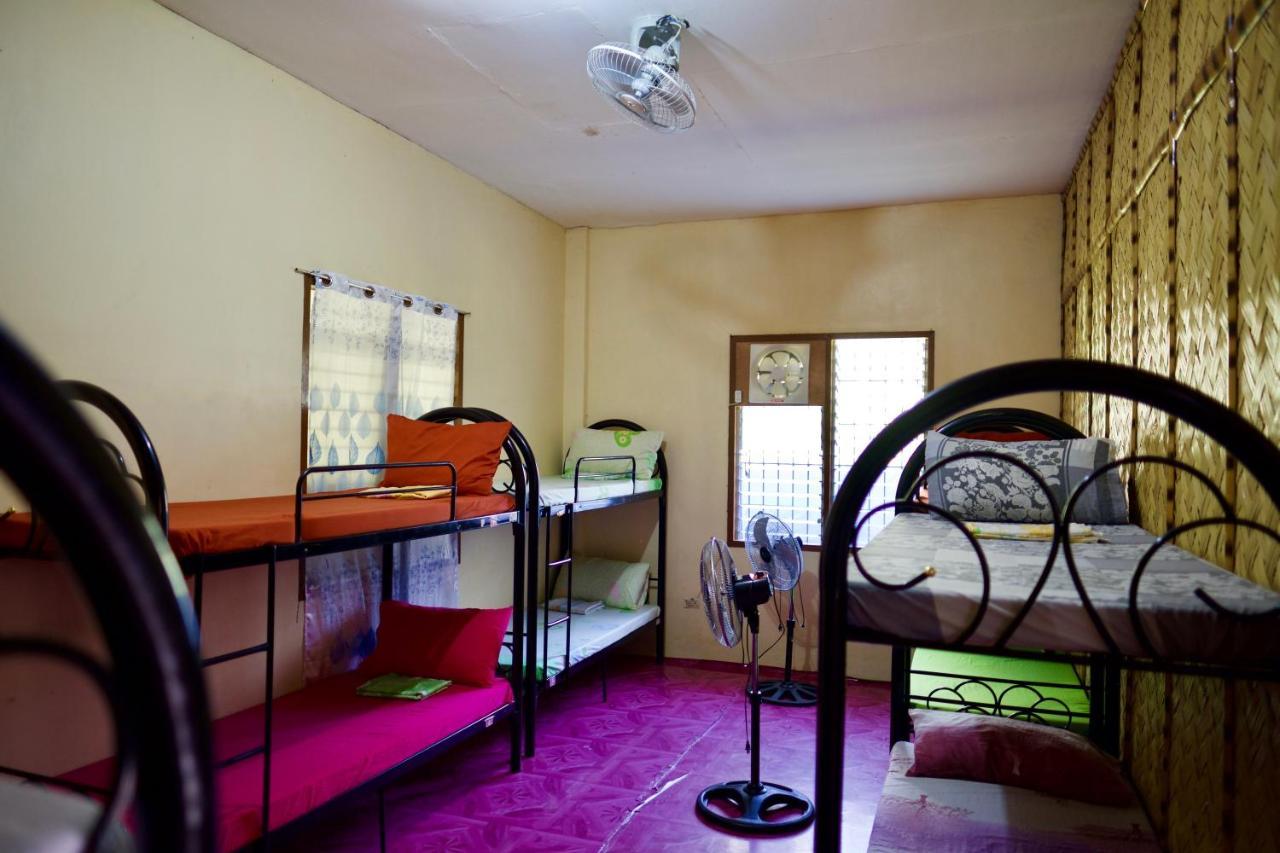 Fat Monkey Hostel Coron Bagian luar foto