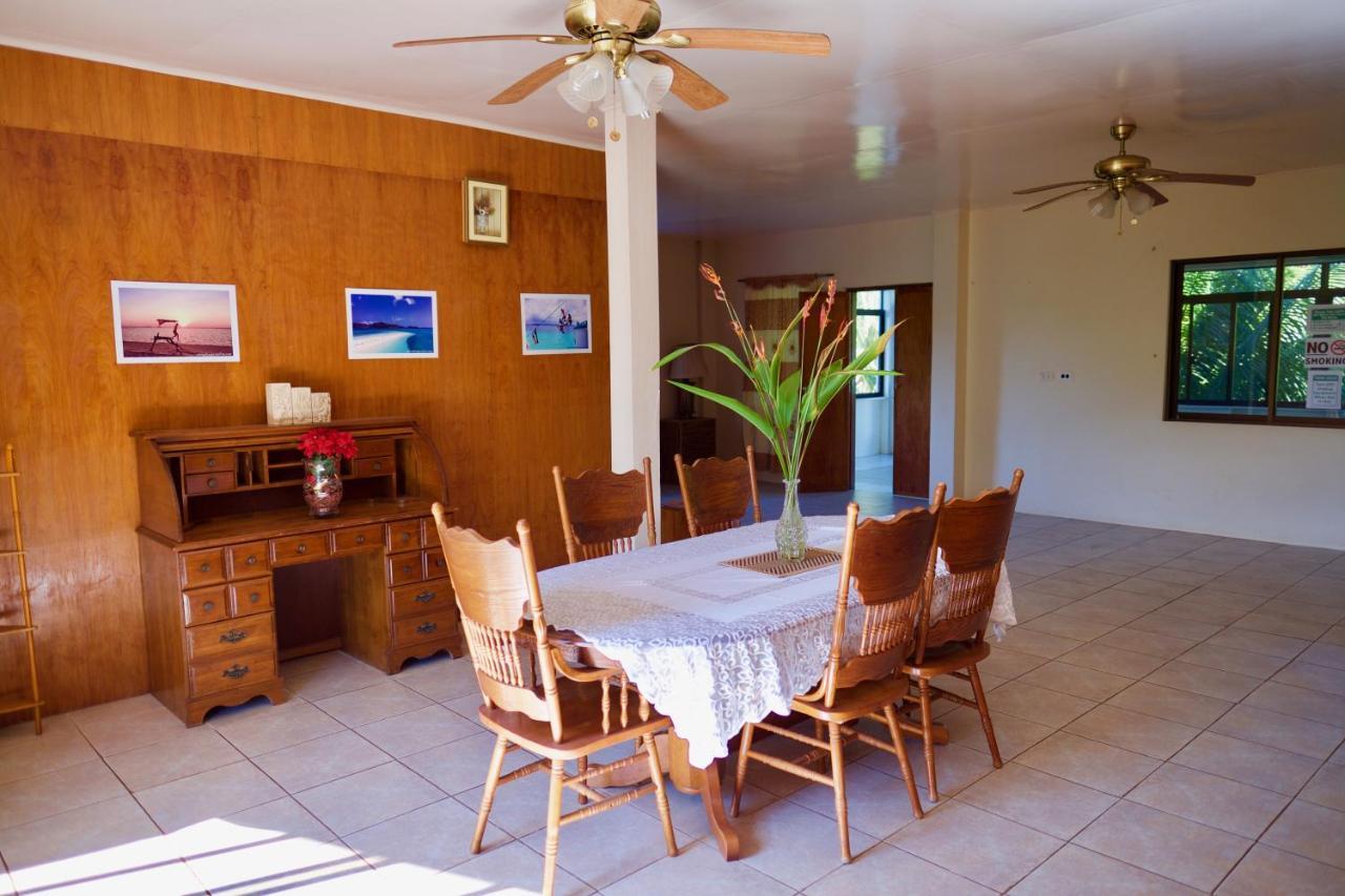 Fat Monkey Hostel Coron Bagian luar foto
