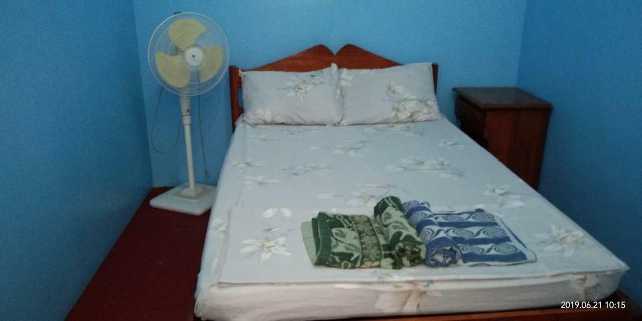Fat Monkey Hostel Coron Bagian luar foto