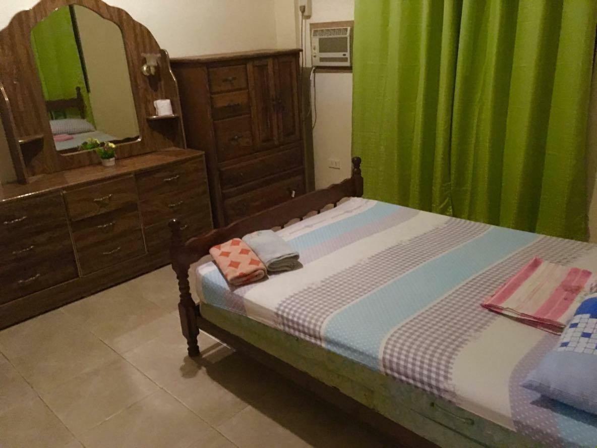 Fat Monkey Hostel Coron Bagian luar foto